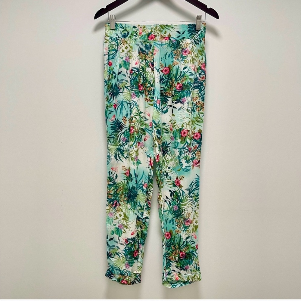 Velvet by Graham & Spencer Tropical Floral Pull-On straight legged pants.